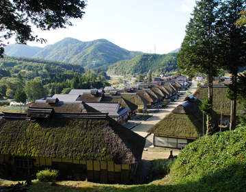 Protecting the thatched roof district ”Ouchijuku”