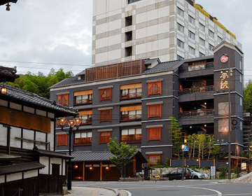 日本最古の温泉街にふさわしい美食の宿「道後夢蔵　旅庵浪六」