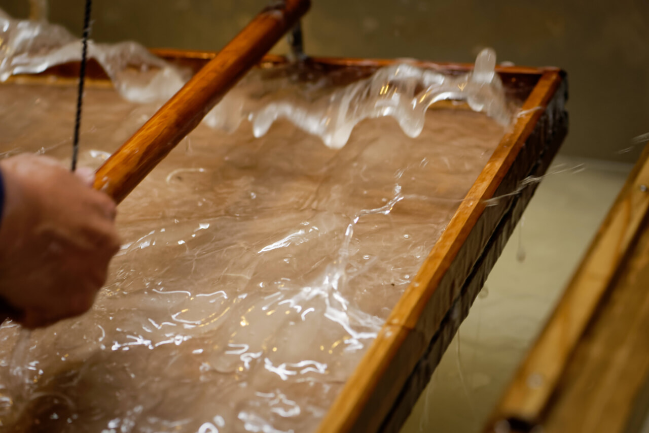 Takahuni Kawahara, the sole inheritor of Hirutani Washi paper, attracts