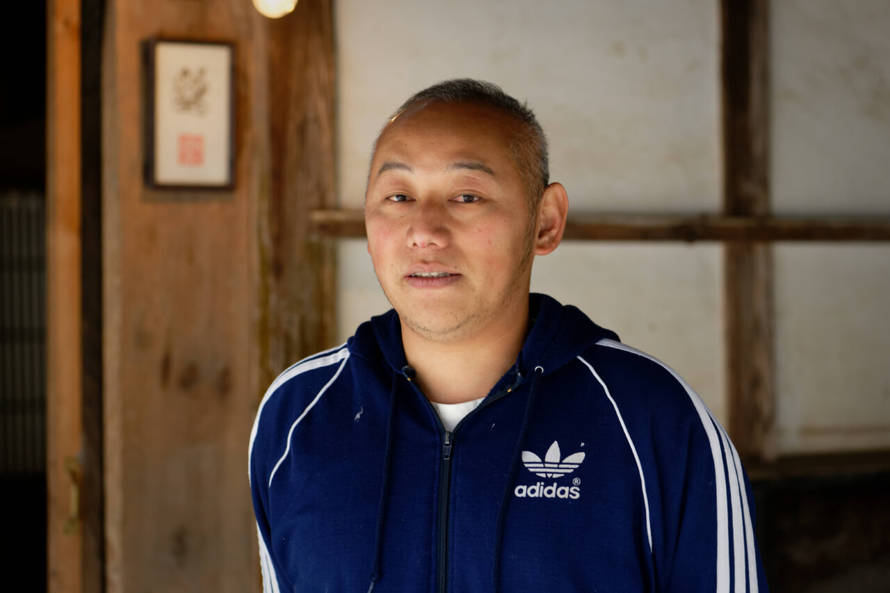 Takahuni Kawahara, the sole inheritor of Hirutani Washi paper, attracts