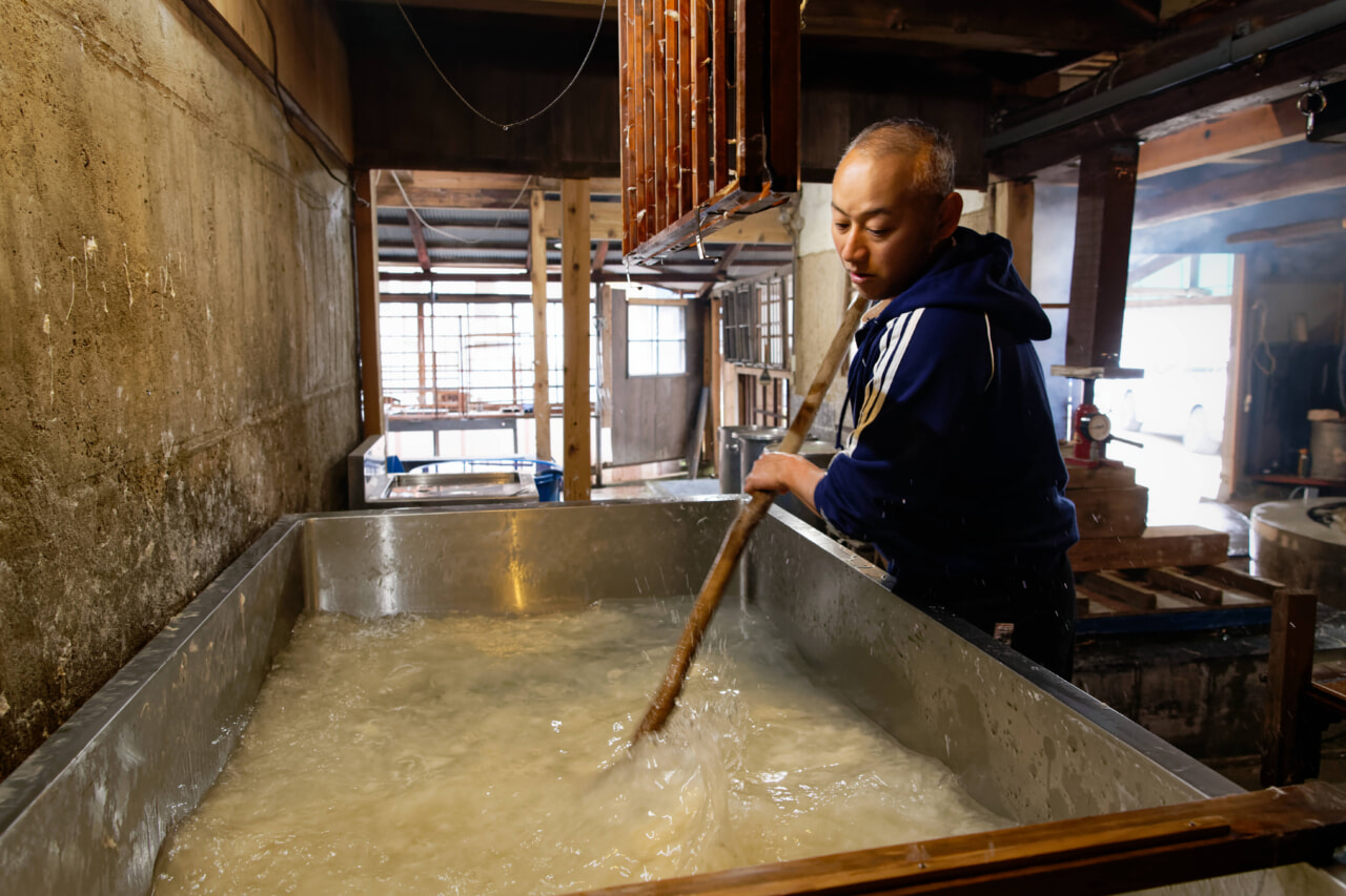 Takahuni Kawahara, the sole inheritor of Hirutani Washi paper, attracts