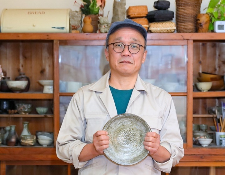 Shigeru Inoue, a self-taught ceramic artist in Aichi, Japan