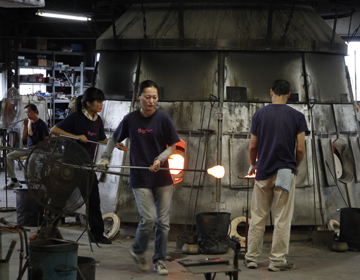 Glass products that bring a smile ”Sugawara Glassworks Inc.”