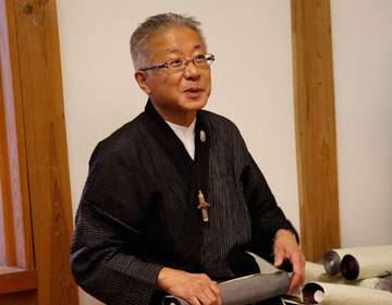 Textile woven with Niigata climate ”Ojiya-chijimi, Takashi Higuchi”
