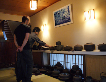 Benevolence Seeping from the Works ”Kettle creator, Shozo Kawabe”