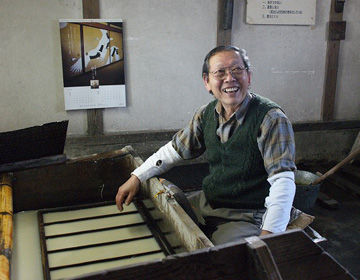 Takenobu Tanino,  Najio gampi-shi paper, indispensable for restoration of national treasures