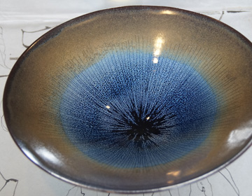 A receptacle in the image of nature as it flows in the night sky ”Ceramic Artist Jun Iwai”