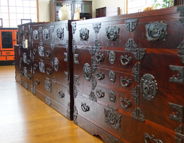 ”Iwatanido Chest, Koichi Oikawa” Making chests that value the life of the tree