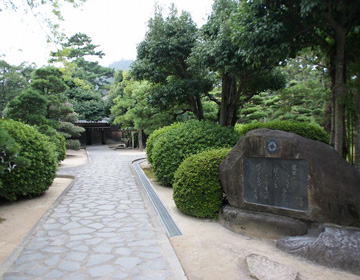 Symbols from the Meiji Restoration “Toin Shrine”