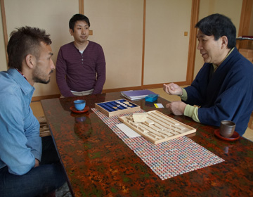 Sharp sounds of the ”shogi” pieces  “Tendo Shogi Koma – Kazuo Sakurai and Ryo Sakurai”